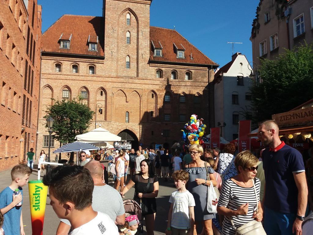 Апартаменты H&T Old Town Szeroka 77 Гданьск Экстерьер фото